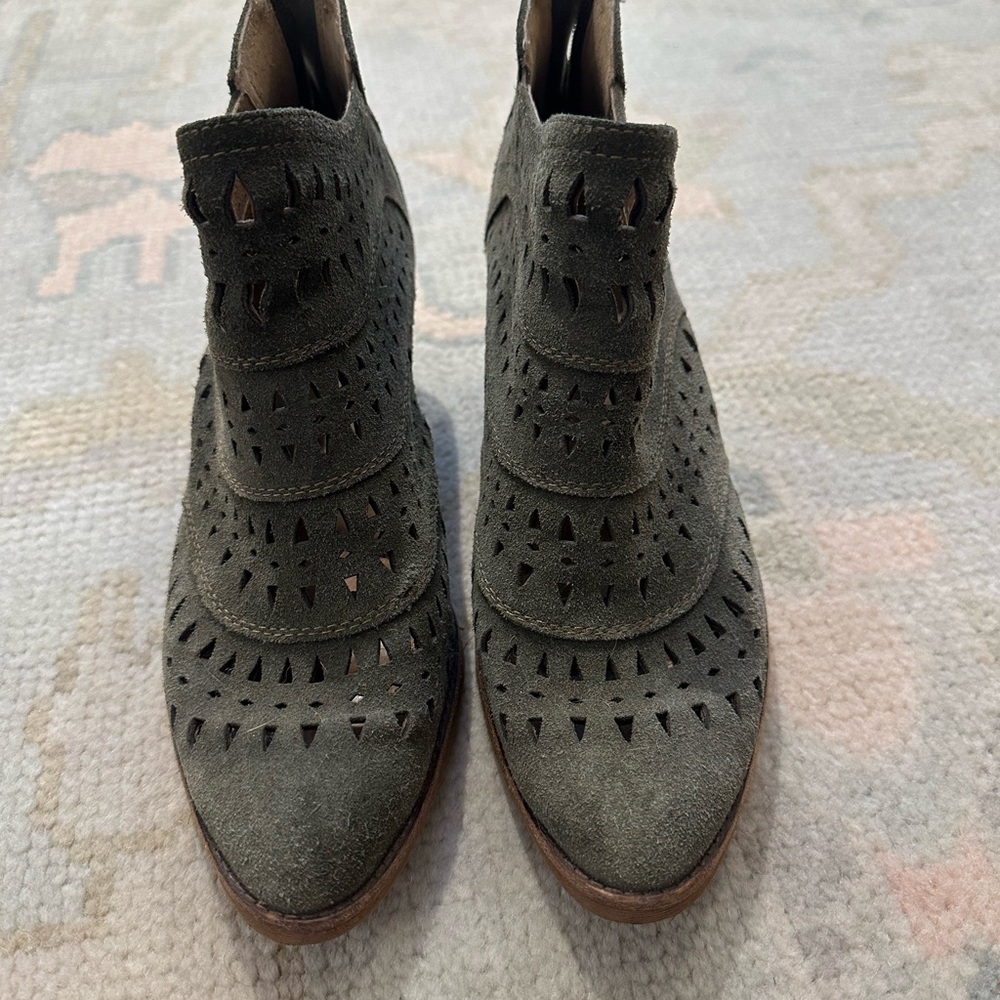 Sofft Ankle Boots - Green, size 9